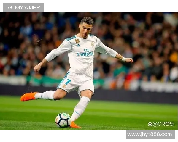C罗的精彩瞬间足球明星的魅力与成就照片集锦 C罗的精彩瞬间足球明星的魅力与成就照片集锦