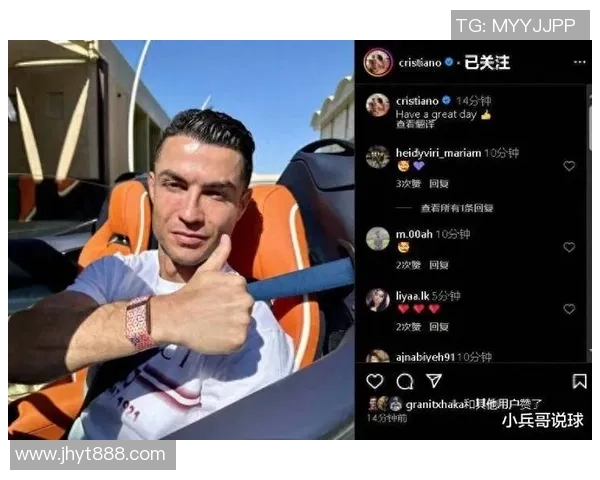 意外拍照的足球明星究竟是谁引发了众多球迷的关注与讨论