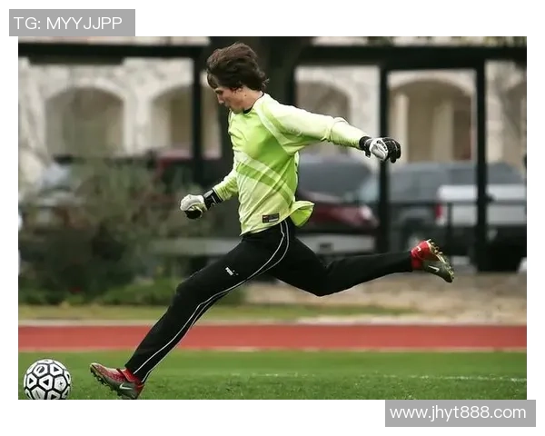 足球接球手的技巧与训练方法解析助你提升球场表现 足球接球手的技巧与训练方法解析助你提升球场表现